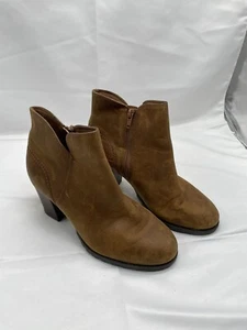 Clarks Boots Heeled Ankle Women’s Size 6 1/2 M Zip Up Brown 2 1/4 inches Heel - Picture 1 of 7