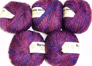 BOYSENBERRY 5 madejas 465yd Crystal Palace NOCTURNE ARAN lana merino + acrílico + mi hilo - Imagen 1 de 15