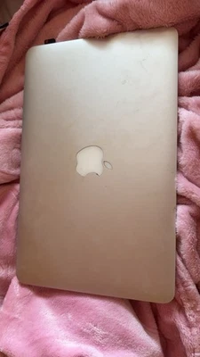 Apple MacBook Air 13 Silver Model A1465 - Image 1 of 3