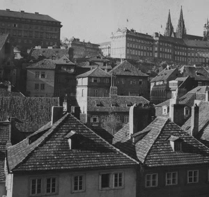 Castillo de Praga de 1940 en la azotea de la catedral de San Vito arquitectura checa punto de vista artístico - Imagen 1 de 3