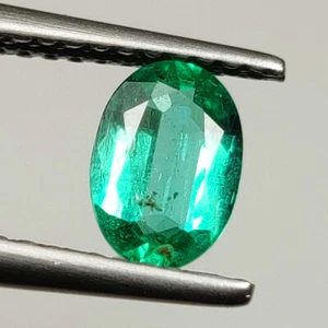 Certificado 0.58 CT - Esmeralda Natural Forma Ovalada Top Brillo Verde Zambia - 7444 - Imagen 1 de 3