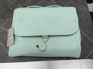M&S Green  Hanging Cosmetic Bag BNWT 11" x 8" folded Ideal Christmas/Birthday - Picture 1 of 3