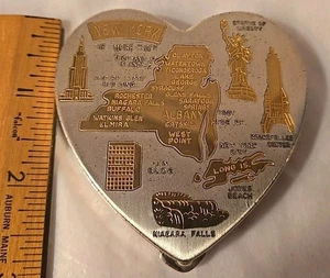 Vtg New York heart shaped compact Souvenir Vanity Empire State Statue Of Liberty - Picture 1 of 10