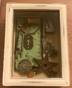 Vintage German Shadow Box Display With Germany Skeleton Key, Light Switch Cover - Bild 1 von 4