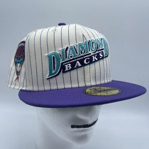 Cappello New Era Arizona Diamondbacks Retro Script Gessato 59FIFTY Fitted 7 3/4 NUOVO - Foto 1 di 7