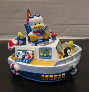 Alcancía moneda Sanrio Pekkle en barco cerámica excelente estado rara - Imagen 1 de 9