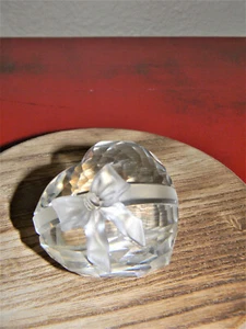Swarovski Crystal Heart Paper Weight~Large Frosted Bow~Beautiful Detailing - Bild 1 von 5