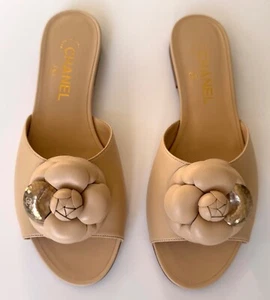 NEW CHANEL BEIGE LEATHER CAMELLIA FLOWER MULES SLIDES FLATS SANDALS 40 - Picture 1 of 13