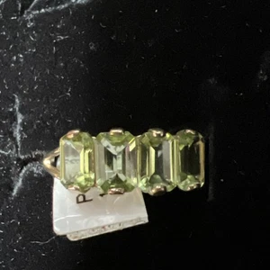Vintage Ladies 10k Yellow Gold Peridot Ring 2.38 CTW  4 stone ring size 7  - Picture 1 of 10
