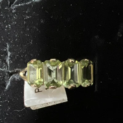 Vintage Ladies 10k Yellow Gold Peridot Ring 2.38 CTW  4 stone ring size 7  - Image 1 of 4