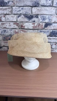 Cappello donna plissettato beige naturale Marks & Spencer - occasione gare matrimonio - Immagine 1 di 4