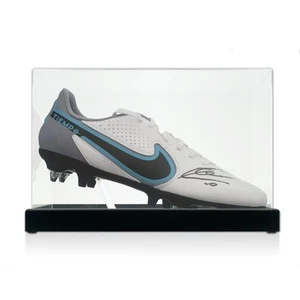 Bota de fútbol blanca firmada por Francesco Totti. Vitrina - Imagen 1 de 5