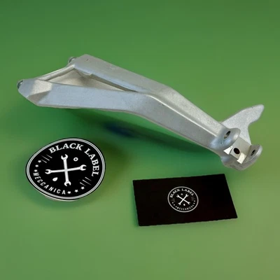 Suporte de suporte traseiro esquerdo genuíno Ducati 848 1098 1198 S 82411251A - Imagem 1 de 4