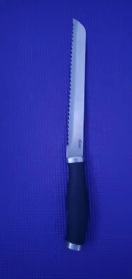 Cuchillo para pan cubiertos Oster de acero inoxidable de 8"  Foto 1 de 3