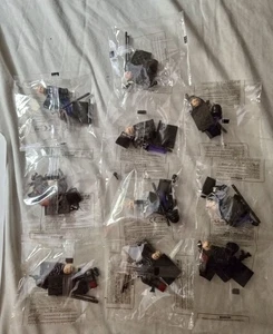 Lotto di 10 Minifigure - Guerrieri Armatura Nera con Mantelli per Set Blocchi Costruzioni - Foto 1 di 13