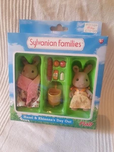 Sylvanian Families Hazel & Rhianna's Day Out estilo en caja - Imagen 1 de 4