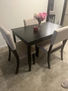5 Piece Dinning Table For Sell - Picture 1 of 3