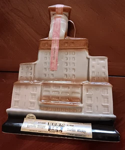 Jim Beam Broadmoor Hotel Dekanter 50 Jahre Jubiläum - 1918 bis 1968 - Bild 1 von 3