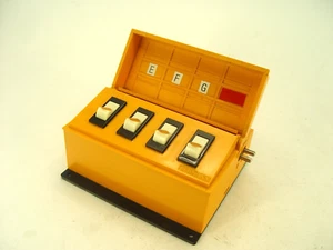 Schaltpult ein/aus  4fach  -  LGB  Spur G  5080 - #4567  #E  gebr. - Picture 1 of 3