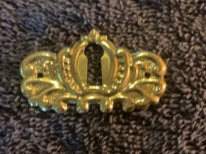 VINTAGE STAMPED BRASS  ESCUTCHEON / KEY HOLE COVER - Picture 1 of 3