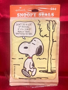 NEW VINTAGE HALLMARK PEANUTS / PACKAGE OF 4 SNOOPY SEALS - Picture 1 of 3