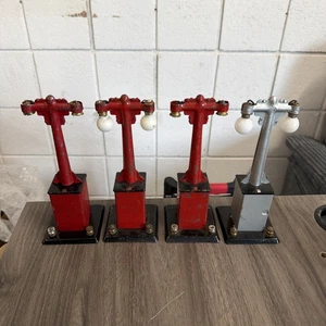 4 Marx Vintage O Gauge Twin Street Lamps #408 - 3 Red 1 Gray - Working - Picture 1 of 7
