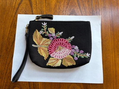 Clever Carriage Company ¿Tela negra floral bordada? Bolso Muñequera Usado en Excelente Condición Foto 1 de 4