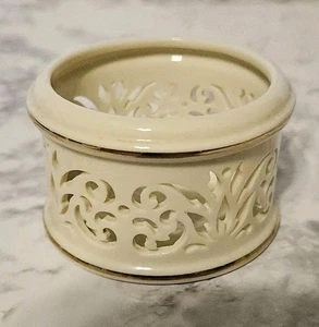 Soporte de luz de té votivo de porcelana marfil "encaje" borde dorado 1,75" alto Lenox - Imagen 1 de 3
