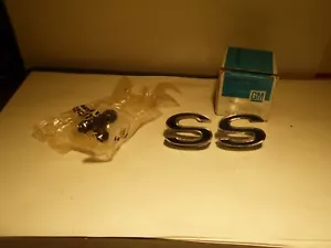 NOS GENUINE GM PARTS 67 68 69 CHEVY CAMARO SS FENDER EMBLEMS NEW (2) 3987377 - Picture 1 of 12