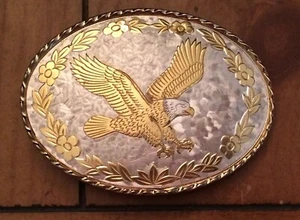 Oval Gold Tone Flying Eagle Buckle-Flower & Rope Edge on Silver Tone Sky - Imagen 1 de 3