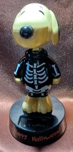 Peanuts Snoopy Skeleton Solar Powered Bobblehead Halloween New No Box Decoration - Picture 1 of 10
