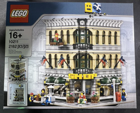 LEGO Creator Expert: Grand Emporium (10211) * Retired * New * 2182 pcs