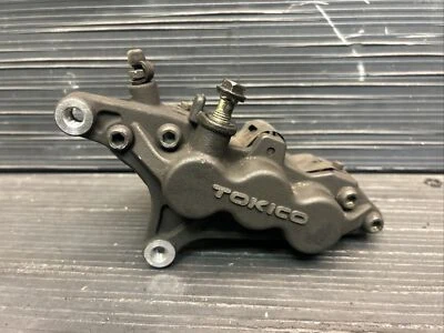 Pinza de freno delantera izquierda Kawasaki Ninja ZX7R 1996-2003. Limpiado y revisado Foto 1 de 2