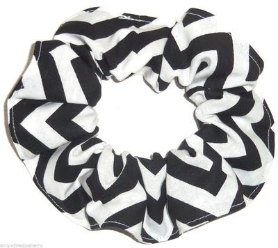 Corbatas anchas con soporte de cola de caballo de jerez con estampado de chevron Foto 1 de 3