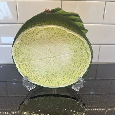 Plato de piedra de hierro pintado a mano rebanada de lima verde Pier 1 One Imports Foto 1 de 4