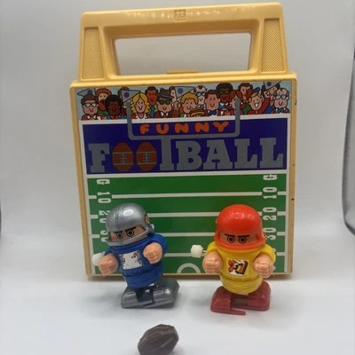 老式 1987 年 * 有趣的足球比赛带迷你游戏盒/球场和 2 名发条球员 — 第 1/4 张图片