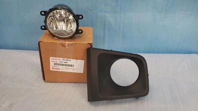 Faro antiniebla derecho Toyota Tacoma 2011-2020 y cubierta OEM 81210-08020 OEM Foto 1 de 4