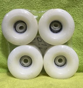 LED LIGHT UP  SKATEBOARD WHEELS 60MM WHITE WITH MAGNETO NEW IN SHRINKWRAP - Picture 1 of 3