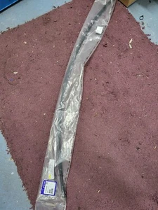 GENUINE NEW VOLVO V40 FRONT WINDSCREEN LOWER TRIM STRIP 31299556 - Picture 1 of 2