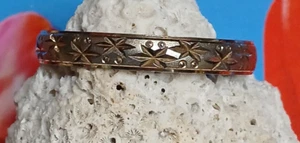 Kleiner geätzter Kinder Armreif Gold Filled Armband mit Starbursts und Punkten - Bild 1 von 4
