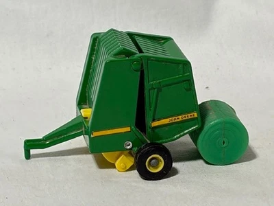 ERTL John Deer Round Hay Baler w/ Bale, Dark Green, 1/64 - Image 1 of 2
