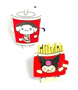 NEU - SANRIO Emaille Schmuck Metall Anstecknadel Brosche Set (2 Stück) Fast Food Sammlung - Bild 1 von 3