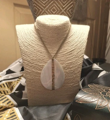 Collar de Colección JLo Jennifer López Firmado Enorme Colgante de Lentejuelas Genuinas* Foto 1 de 4