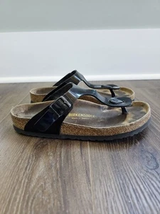 Birkenstock Gizeh Vegan Lackleder Sandalen Zehentrenner EU 39 Schuhe Schwarz Obermaterial - Bild 1 von 12
