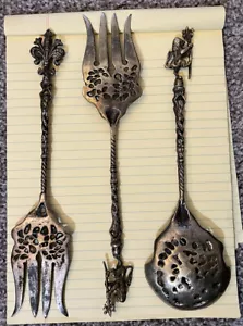 Instrumentos de servicio italianos vintage adornados con flor de lis y asas de león - Imagen 1 de 5