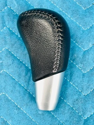 Mitsubishi Outlander GT ES SE SEL Transmission Shifter Knob 2017-2020 Black OEM - Image 1 of 4