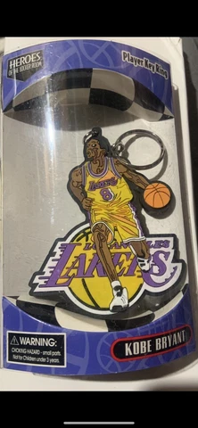 1998 Heroes of the Locker Room Player Key Ring Kobe Bryant Los Angeles Lakers Cover