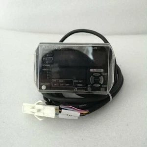 ONE KEYENCE IL1500 Amplifier Used - Picture 1 of 4