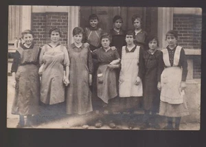 Oude Postkaart Fotokaart Dienstmeiden Huishoudsters - Afbeelding 1 van 2