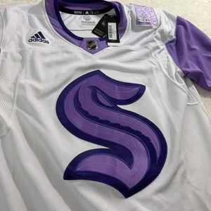 Seattle Kraken Hockey Fights Cancer Herren 54 XL Lila Adidas Authentic Trikot - Bild 1 von 12